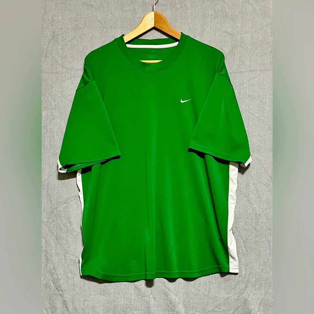 Nike Men's Green and‎ White Short Sleeve Tee - Picture 7 of 7